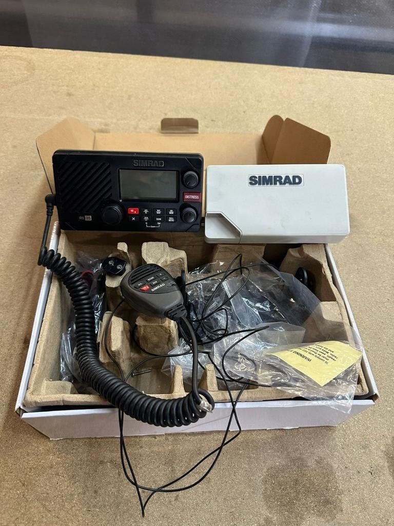 Simrad RS35 Marifoon met AIS, Watersport en Boten, Ophalen, Communicatie