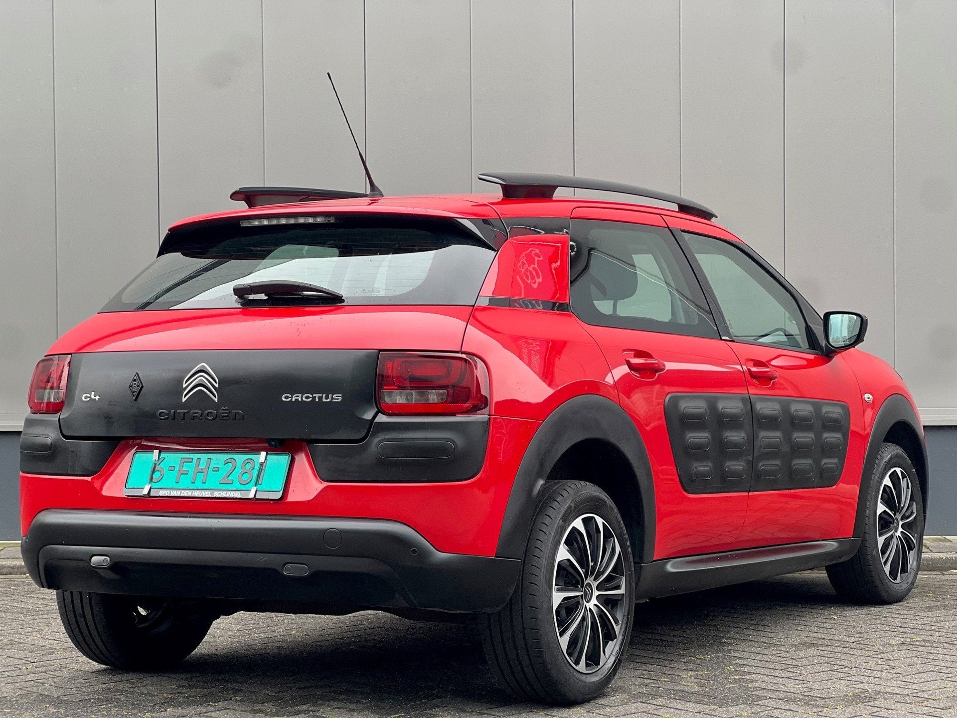 Citroen C4 Cactus 1.2 VTi Shine Camera - Stoelverwarming - C, Voorwielaandrijving, Gebruikt, 1199 cc, 82 pk