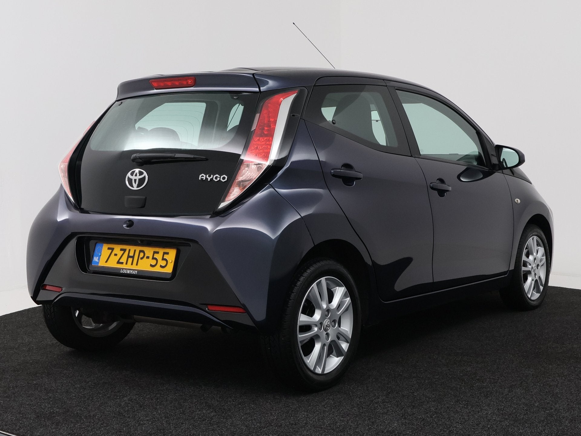 Toyota Aygo 1.0 VVT-i x-play | Camera | Airco | (bj 2015), Stof, Gebruikt, Zwart, Origineel Nederlands