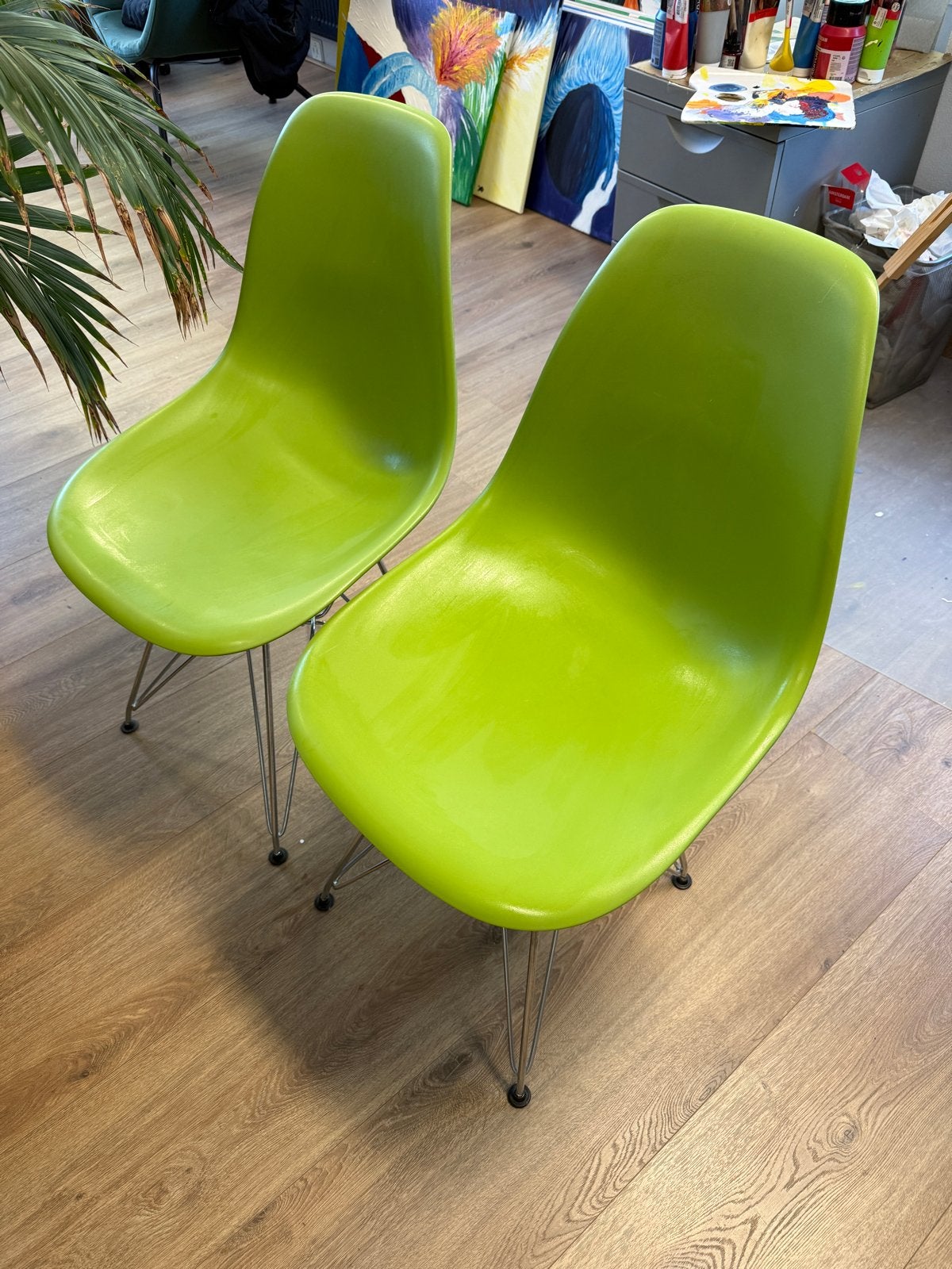 Frisse designstoel met karakter – Eames DSR replica, Huis en Inrichting, Ophalen, Kunststof, Gebruikt, Twee
