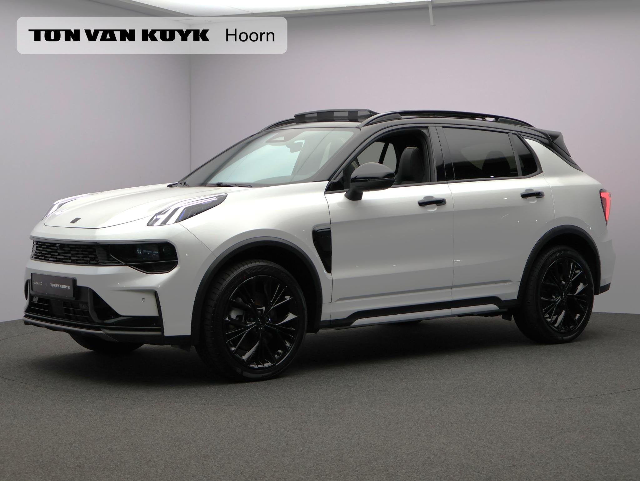 Lynk & Co 01 1.5 More VOORRAADACTIE! € 47145.- VOOR € 42, 4 cilinders, 1898 kg, Wit, Plug-in hybride