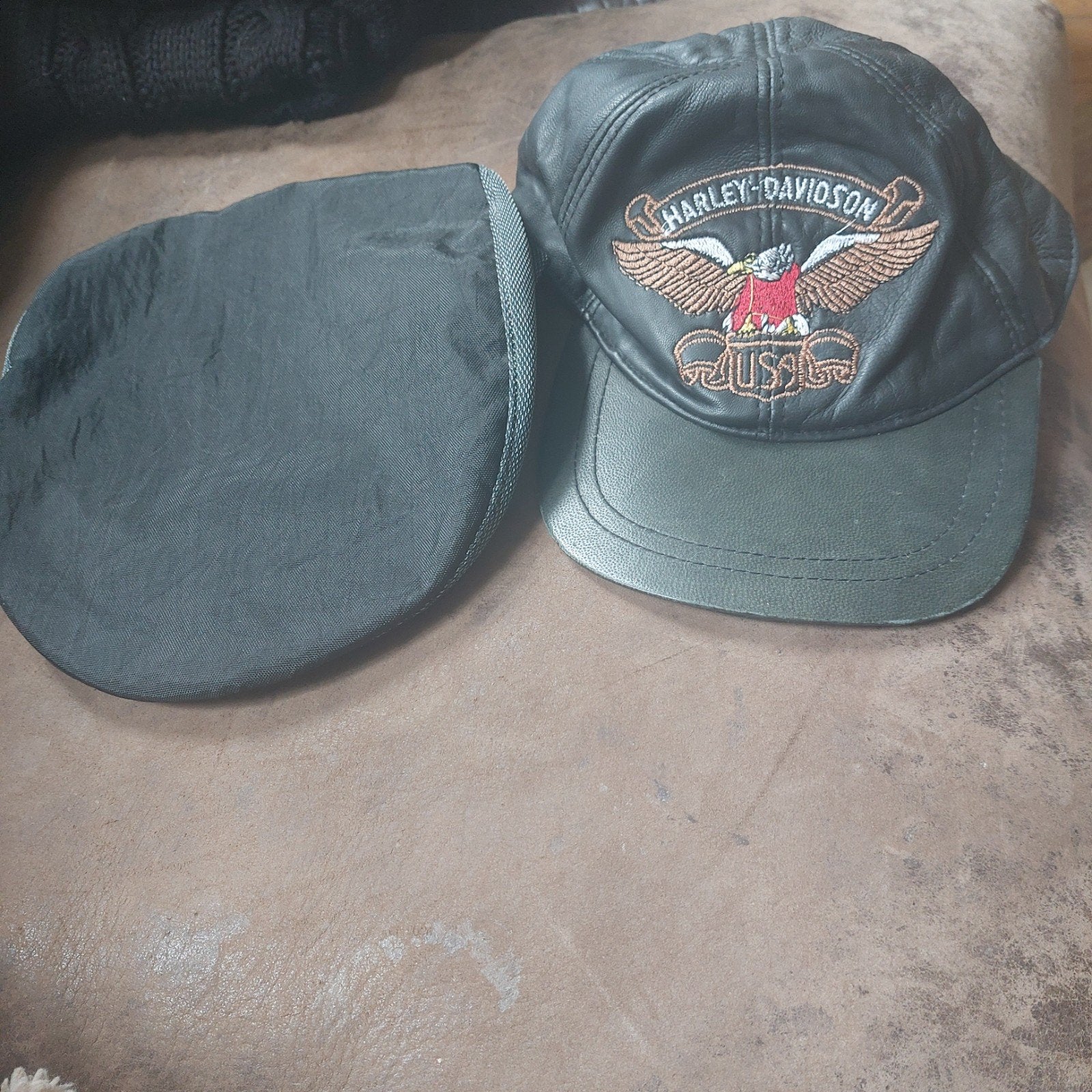 2 originele Harley Davidson petten (leer en nylon), Kleding | Heren, Hoeden en Petten, Pet, Harley Davidson, Gedragen, One size fits all