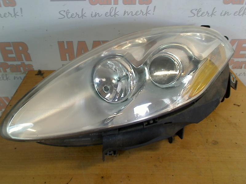 Koplamp Links Fiat Bravo (198A) (2007-04/2014-12), FCA Germany GmbH, Gebruikt, IPC D1-09 Bahnhofsplatz, Rüsselsheim am Main 65423, , Duitsland