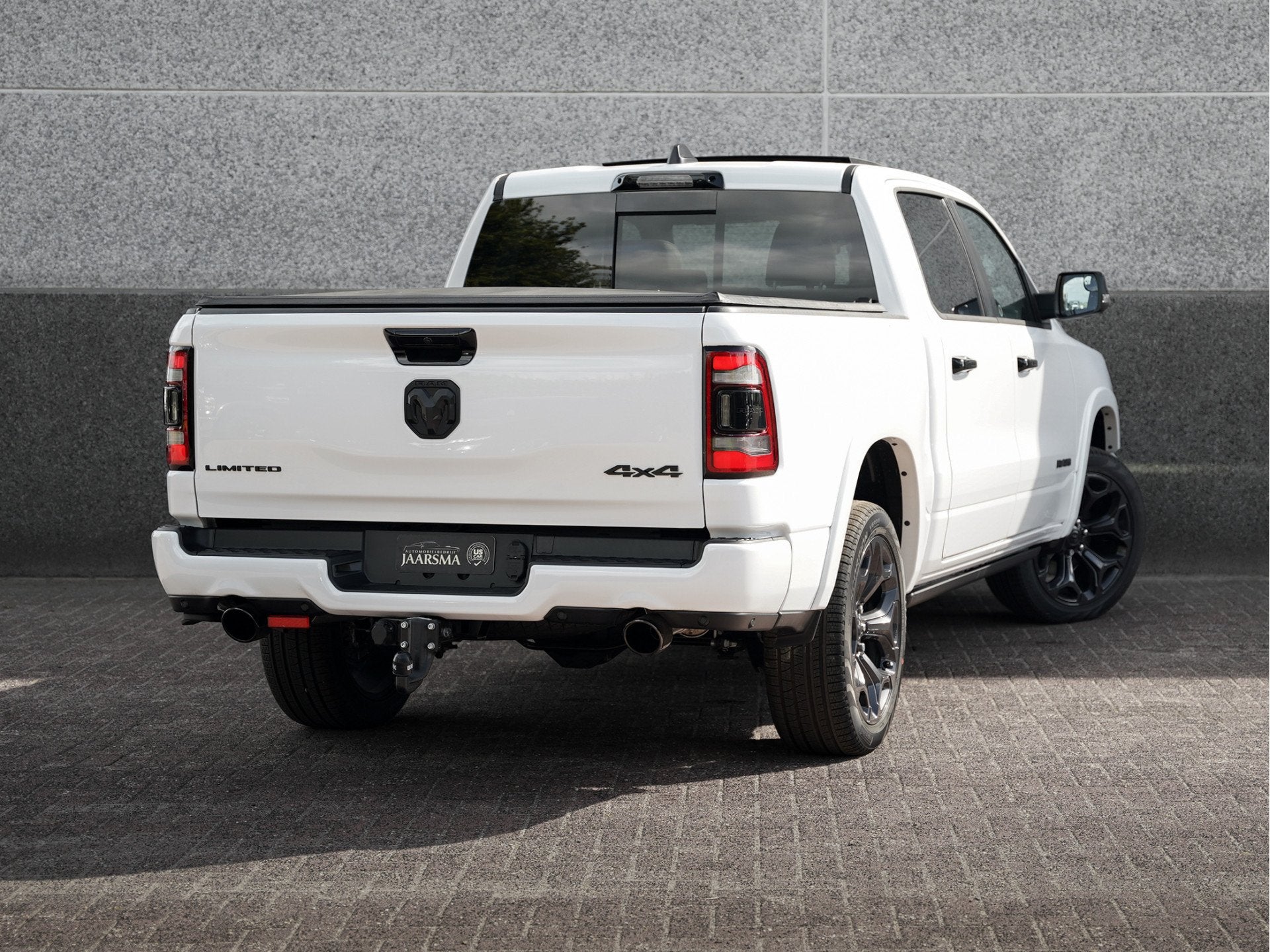 Dodge Ram 1500 5.7 V8 4x4 Crew Cab Limited Night |Digitaal D, Auto's, Automaat, 2460 kg, 5654 cc, 402 pk