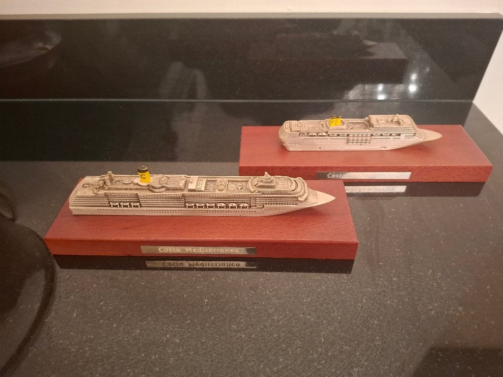 2 Miniatuur cruise schepen, Verzamelen, Verzenden, Nieuw, Schaalmodel