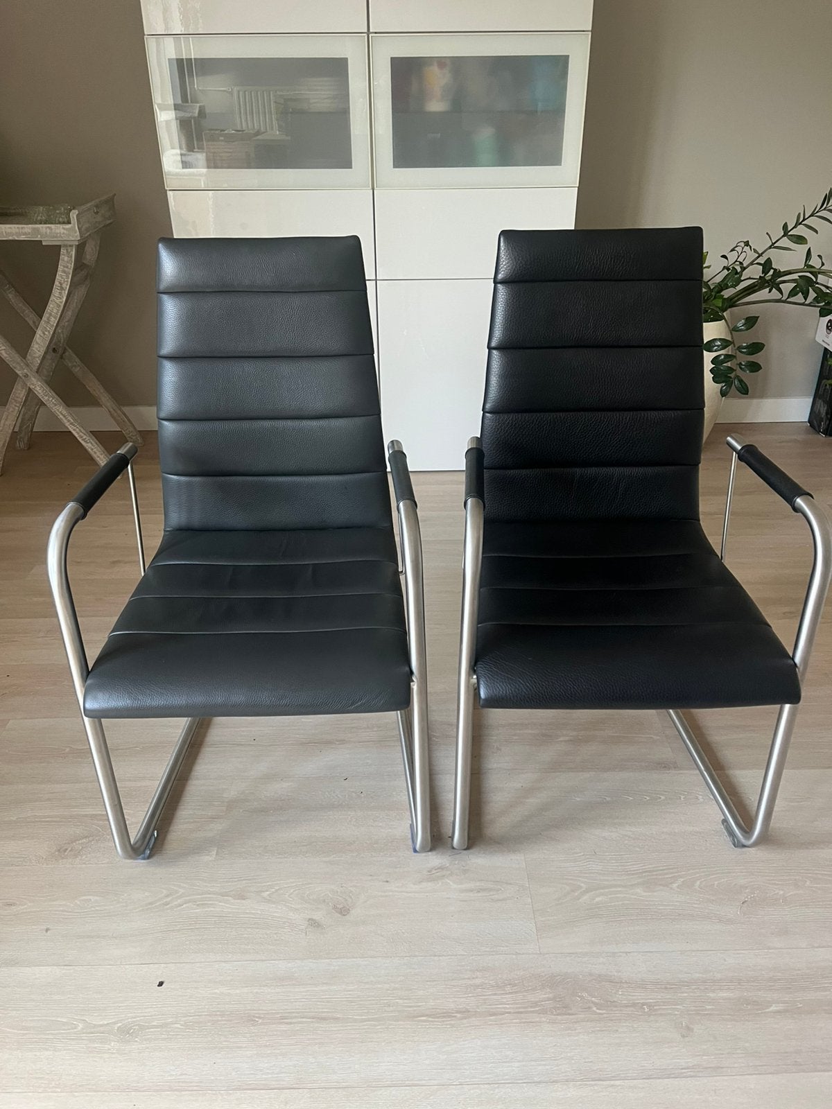 6 moderne eettafelstoelen met armleuning, in goede staat!, Ophalen, Gebruikt, Vijf, Zes of meer stoelen