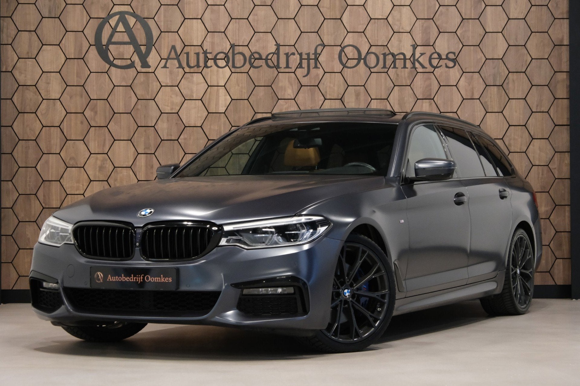 BMW 5-serie Touring 530i High Executive *MAT Frozen Grey* In, Auto's, Automaat, 1998 cc, Achterwielaandrijving, Gebruikt