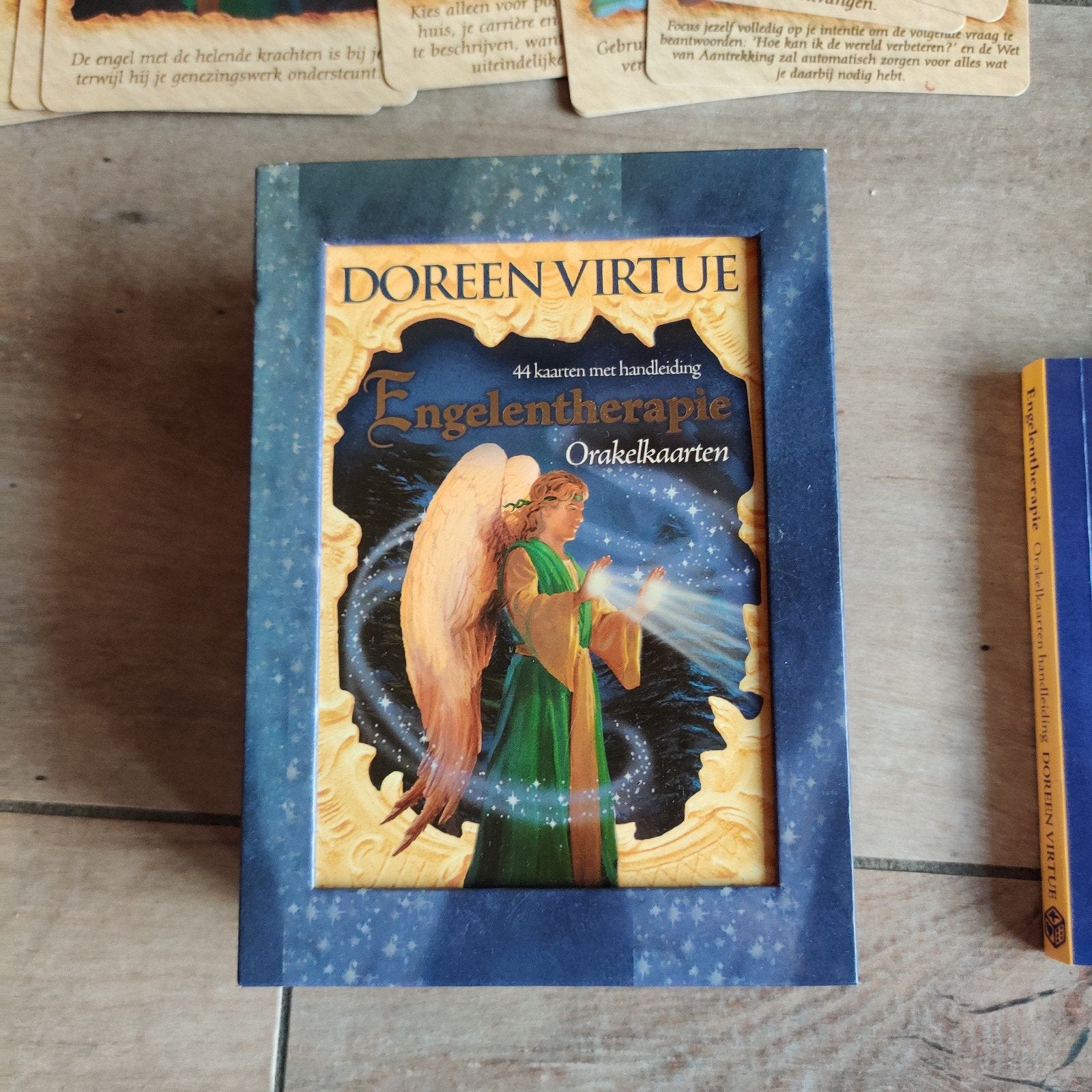 Doreen Virtue - Engelentherapie Orakelkaarten, Boeken, Tarot of Kaarten leggen, Overige typen, Ophalen of Verzenden, Zo goed als nieuw