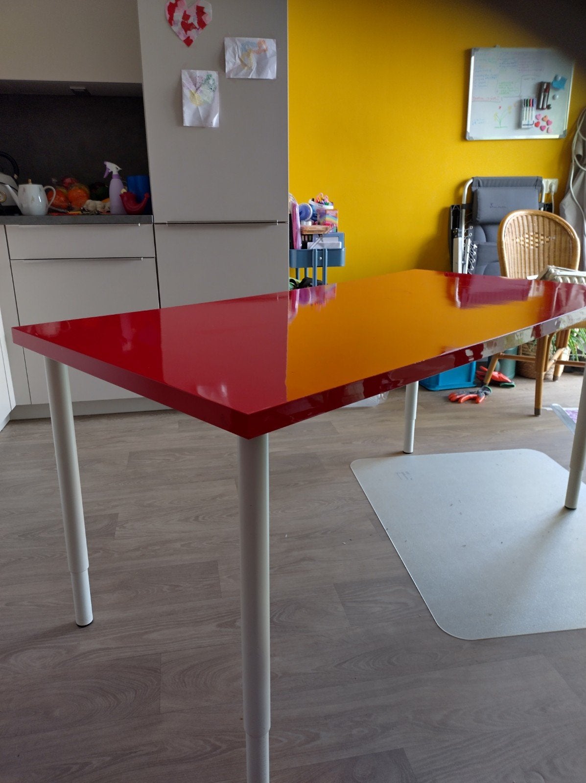 Ikea tafel met rood glanzend tafelblad, Ophalen, Rechthoekig, 100 tot 150 cm, 50 tot 100 cm