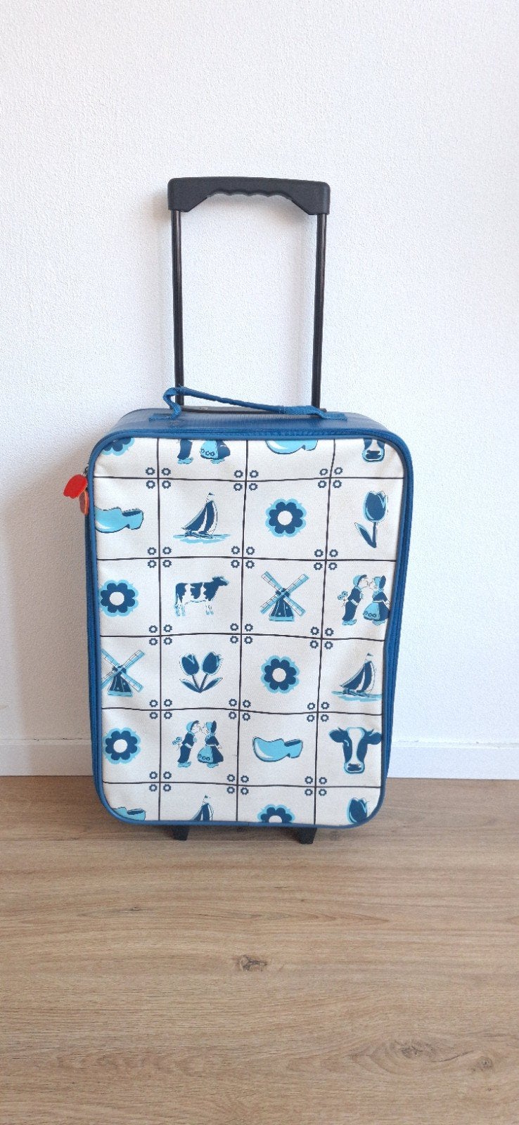 Delfts Blauw Kinderkoffer met Wieltjes, Wieltjes, Gebruikt, 50 tot 60 cm, Hard kunststof