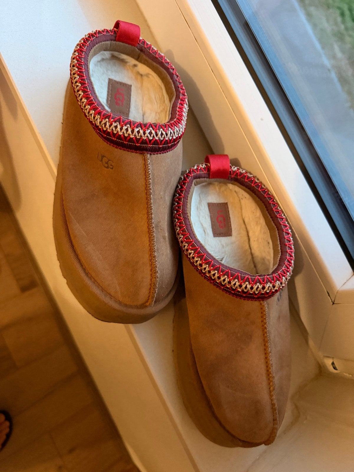 Ugg Tasmans - Zo goed als nieuw, Kleding | Dames, Schoenen, Verzenden, Zo goed als nieuw, Bruin, Pantoffels of Sloffen
