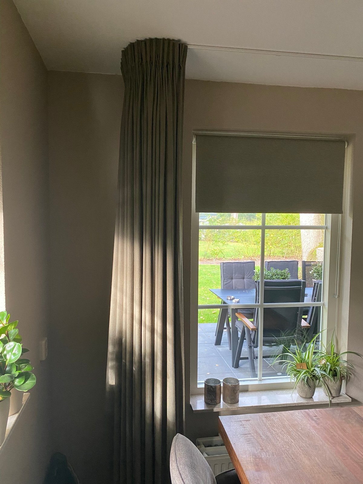 Mooie taupe kleurige overgordijnen, Huis en Inrichting, Ophalen, Gebruikt, Overgordijn