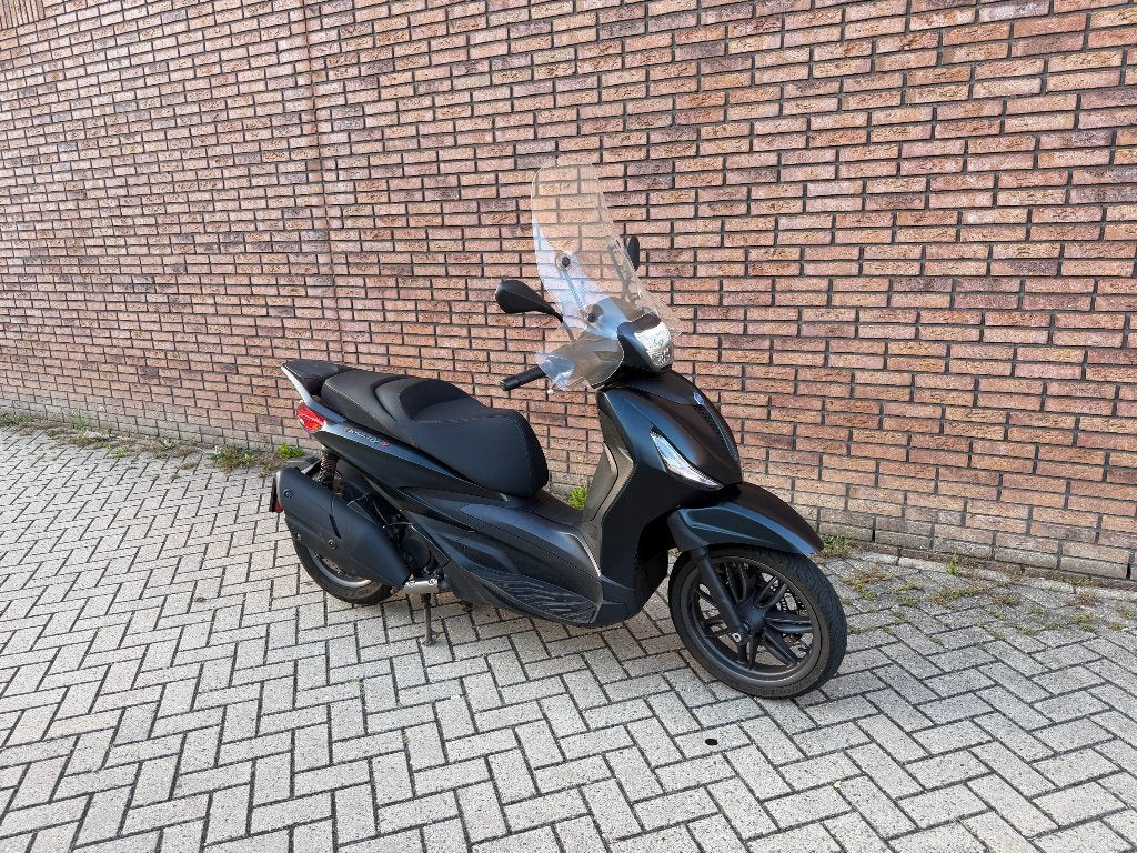 Piaggio Beverly 400, Ophalen, Overige modellen, Zo goed als nieuw, Benzine