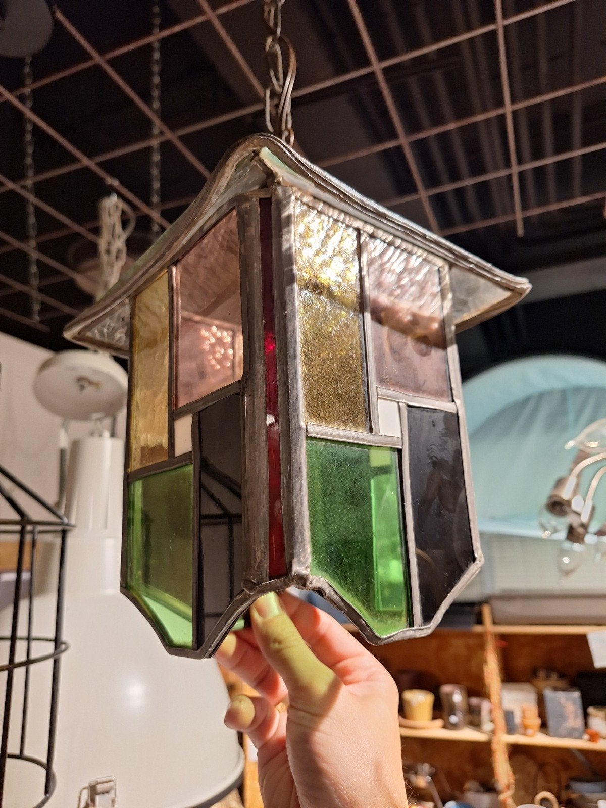Vintage Tiffany-stijl hanglamp met gekleurd glas, Antiek en Kunst, Antiek | Lampen, Ophalen