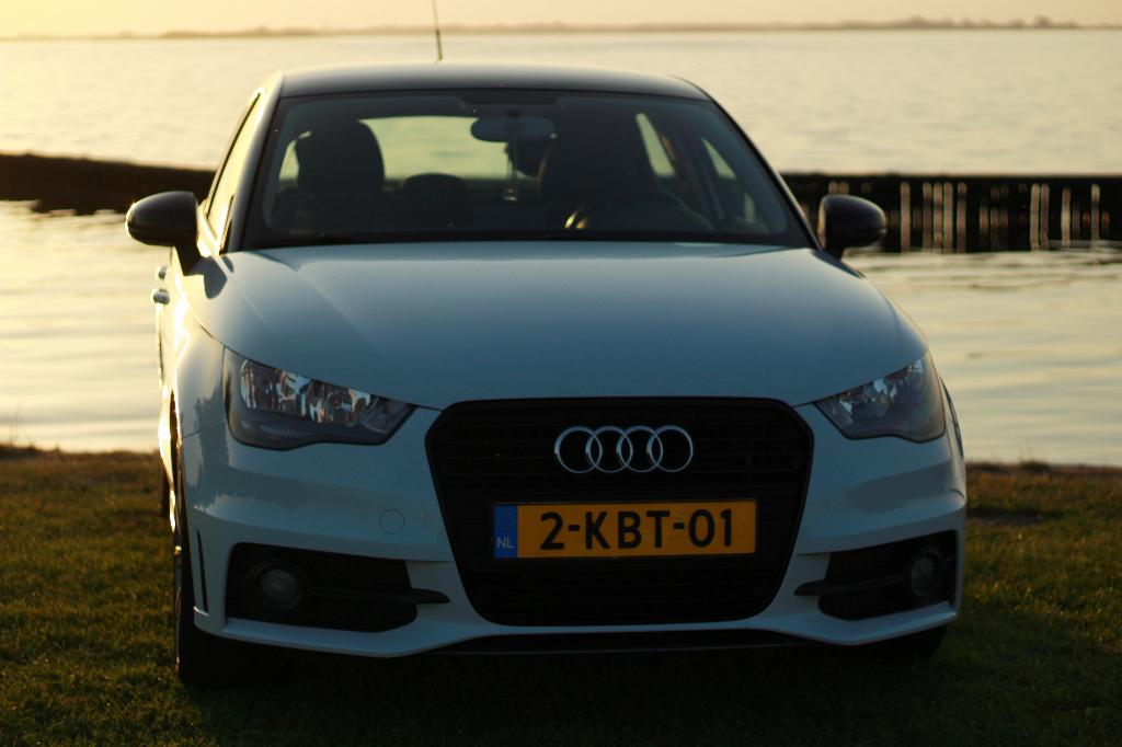Audi A1 1.2 Tfsi 63KW SB 2013 Wit, Auto's, Audi, Voorwielaandrijving, 4 cilinders, Origineel Nederlands, Handgeschakeld