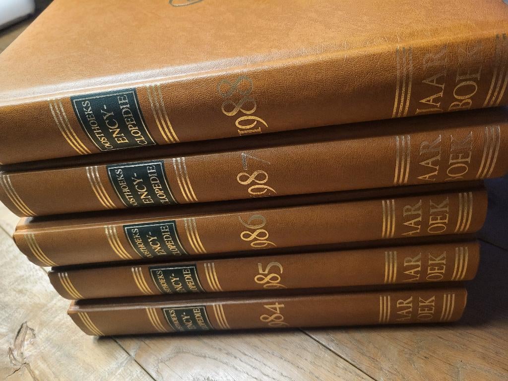 Oosthoeks encyclopedie leergebonden jaarboeken, Boeken, Encyclopedieën, Ophalen, Zo goed als nieuw, Los deel, Algemeen