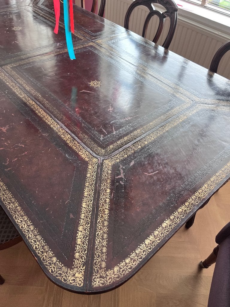 Eettafel (Maitland-Smith), Ophalen
