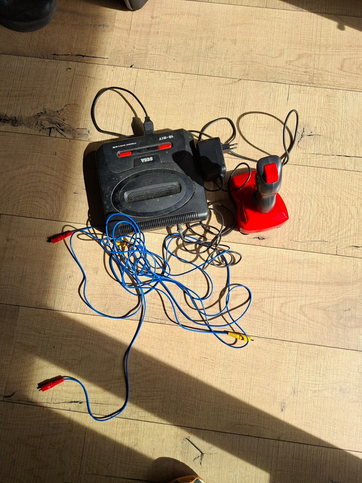 sega 16 bit  mega  drive 2, Ophalen of Verzenden, Zo goed als nieuw, Met 2 controllers