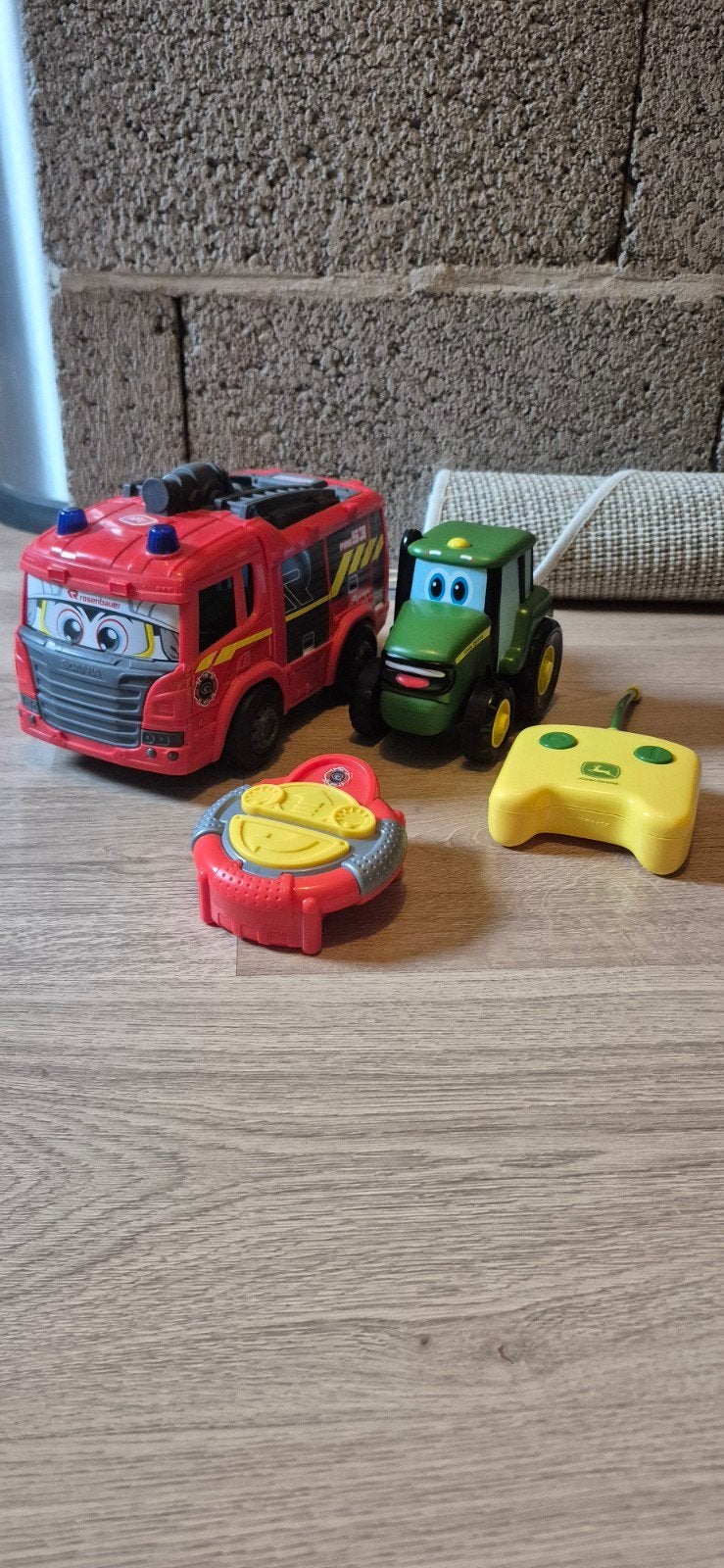 Brandweerwagen & John Deere Trekker Bestuurbaar, Ophalen, Gebruikt, Afstandsbediening
