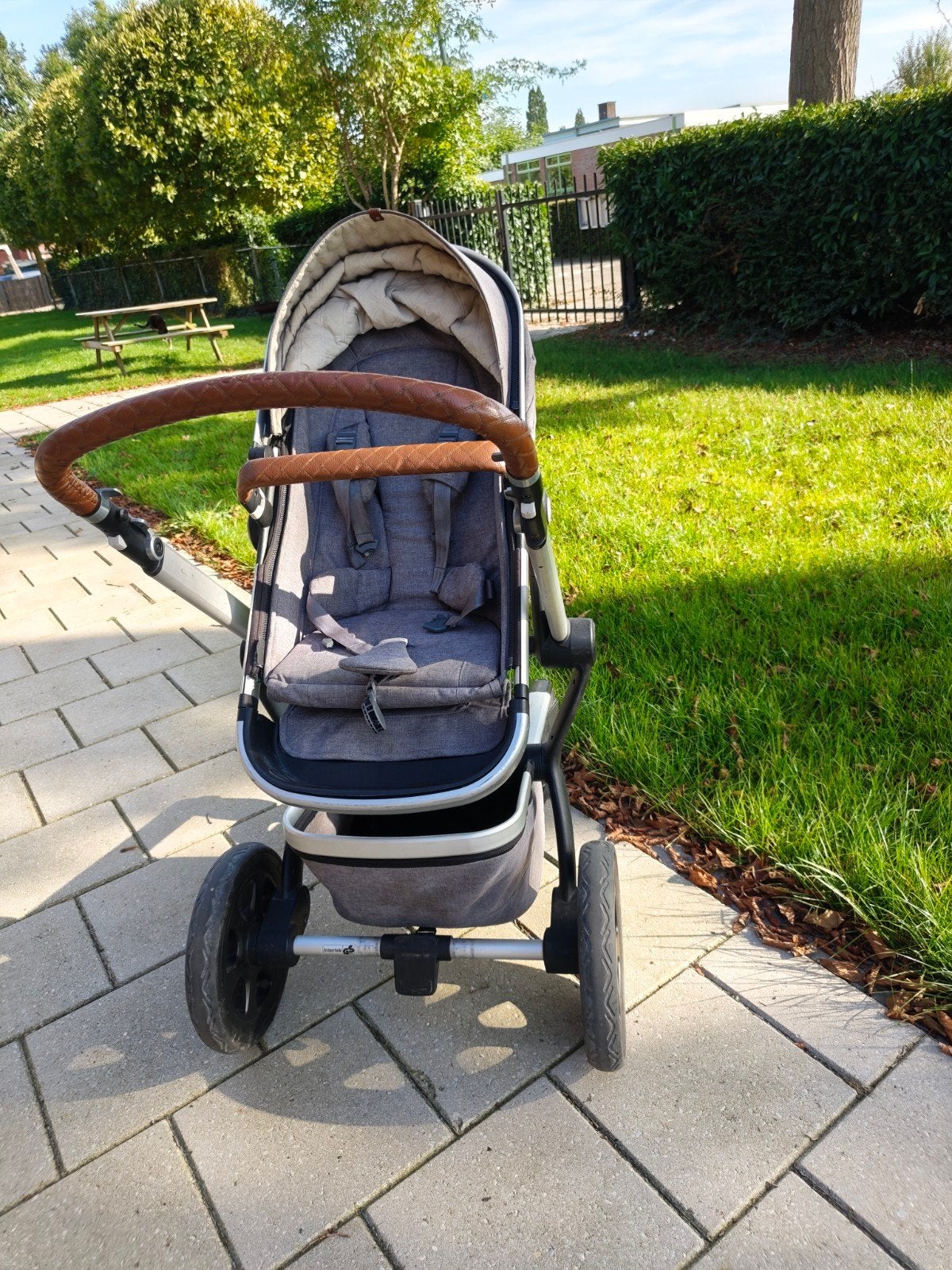 Foto 2 van Joolz Day3 buggy met Maxi-Cosi adapters