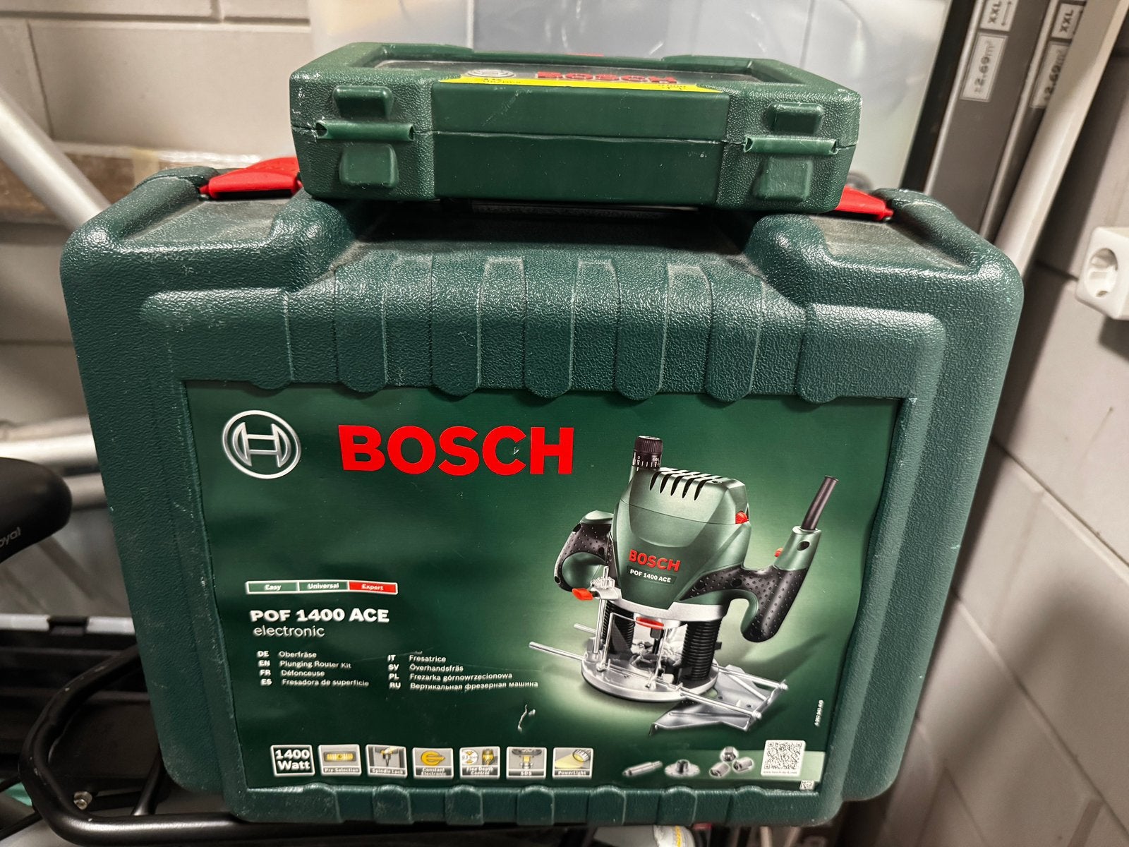 Bosch POF 1400 ACE bovenfrees 1400W + veel extra frezen, Ophalen of Verzenden, Zo goed als nieuw, Elektrisch, Bovenfrees