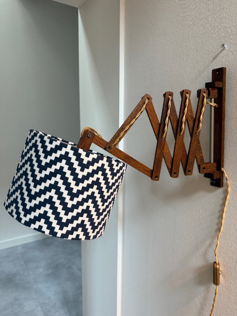 Vintage Scandinavische teak houten schaarlamp met nieuwe kap, Bruin, Zo goed als nieuw, Overige merken, Wandlamp