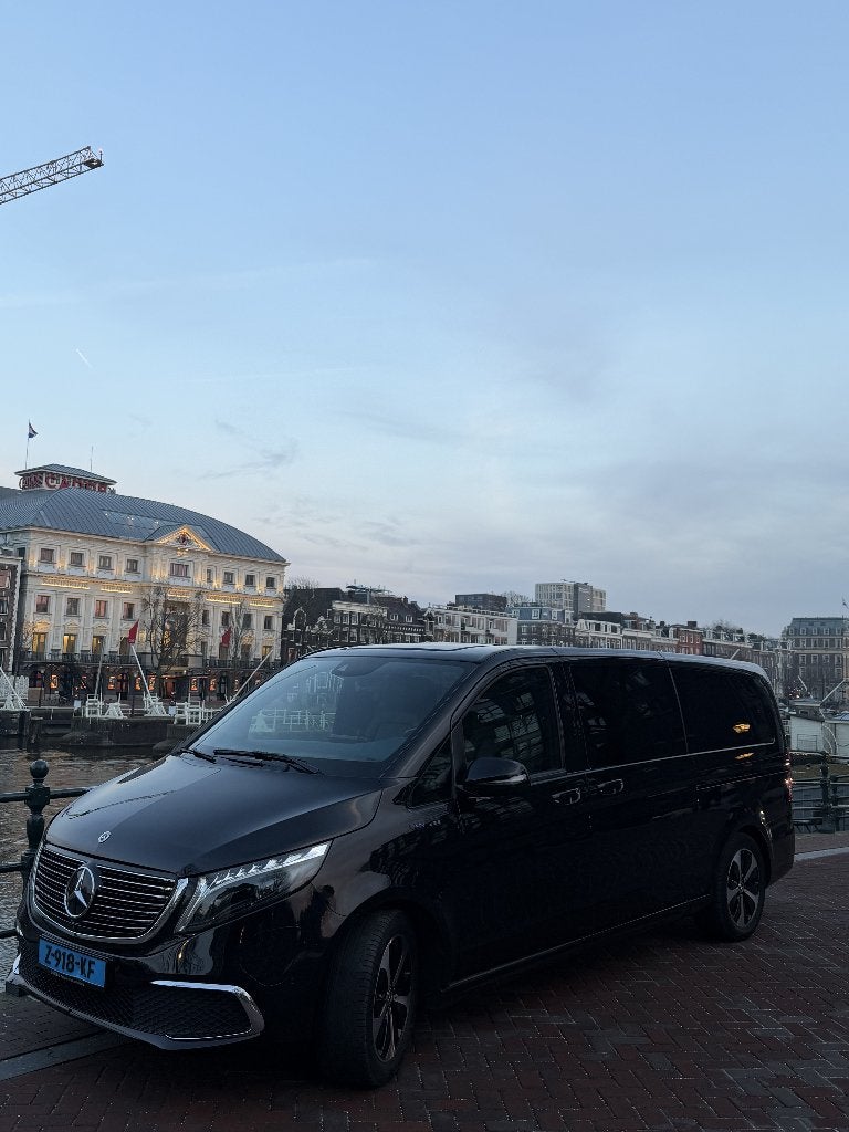 Foto 4 van Mercedes-Benz EQV 300 L3 204pk 2022 Zwart