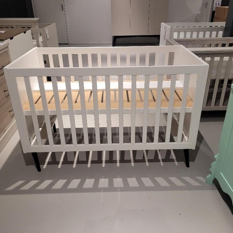 Europe Baby Sterre Ledikant - 70 x 140 cm - Wit / zwart, Kinderen en Baby's, Babywiegjes en Ledikanten, Ophalen, Zo goed als nieuw