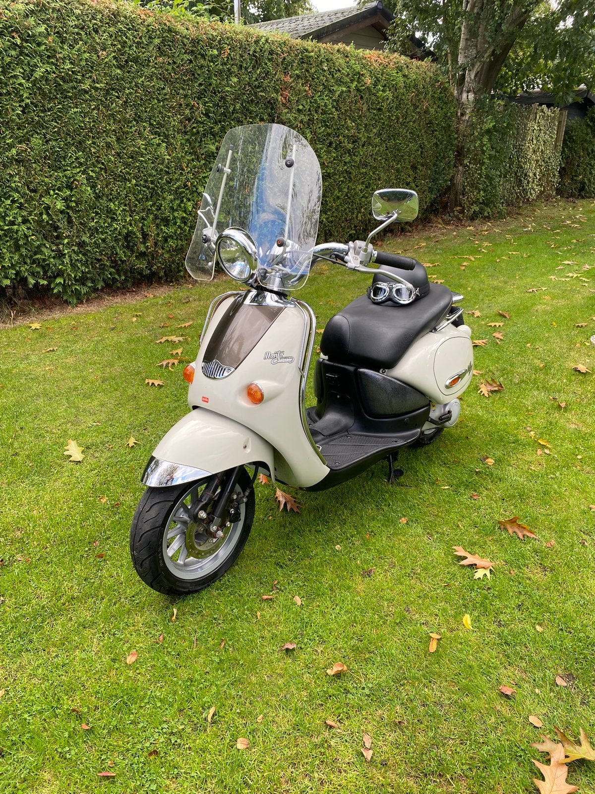 Aprillia habana custom, Fietsen en Brommers, Snorfietsen en Snorscooters, Ophalen, Zo goed als nieuw, Benzine, Overige merken