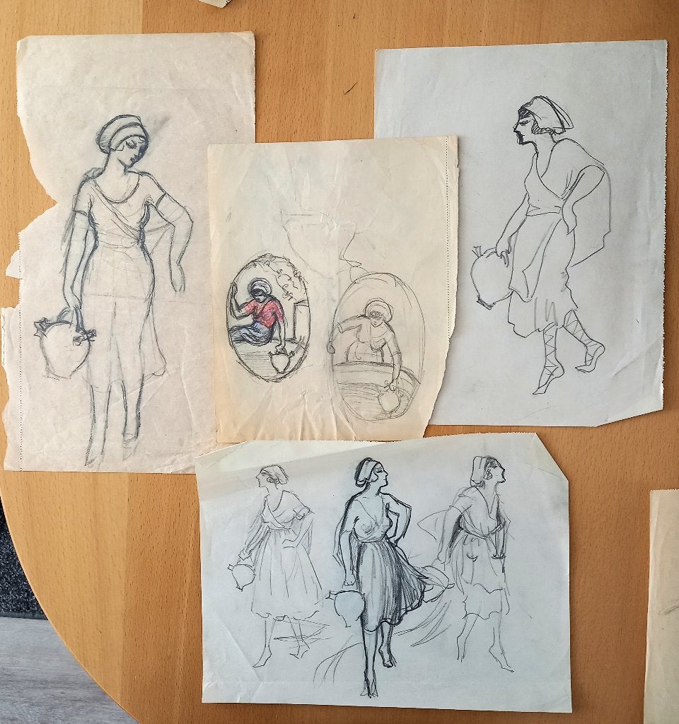 A493-66 Oude tekeningen 4 bladen schetsen vrouw met kruik, Ophalen of Verzenden