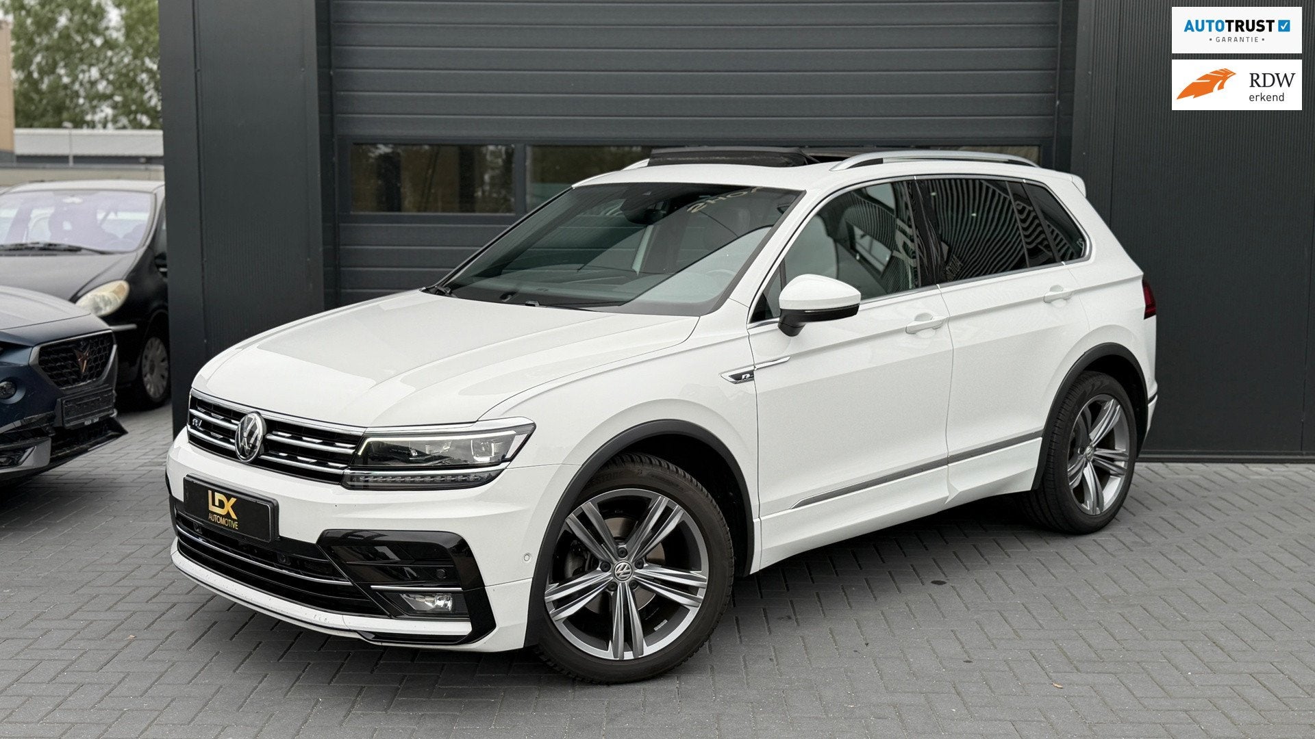 Volkswagen Tiguan 1.5 TSI ACT 3x R-Line Pano|Keyless|Camera|, Auto's, Euro 6, 4 cilinders, 150 pk, Wit