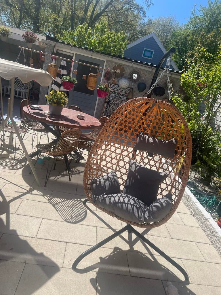 Comfortabele Wicker Hangstoel met Kussen, Tuin en Terras, Ligbedden, Ophalen of Verzenden, Zo goed als nieuw, Wicker