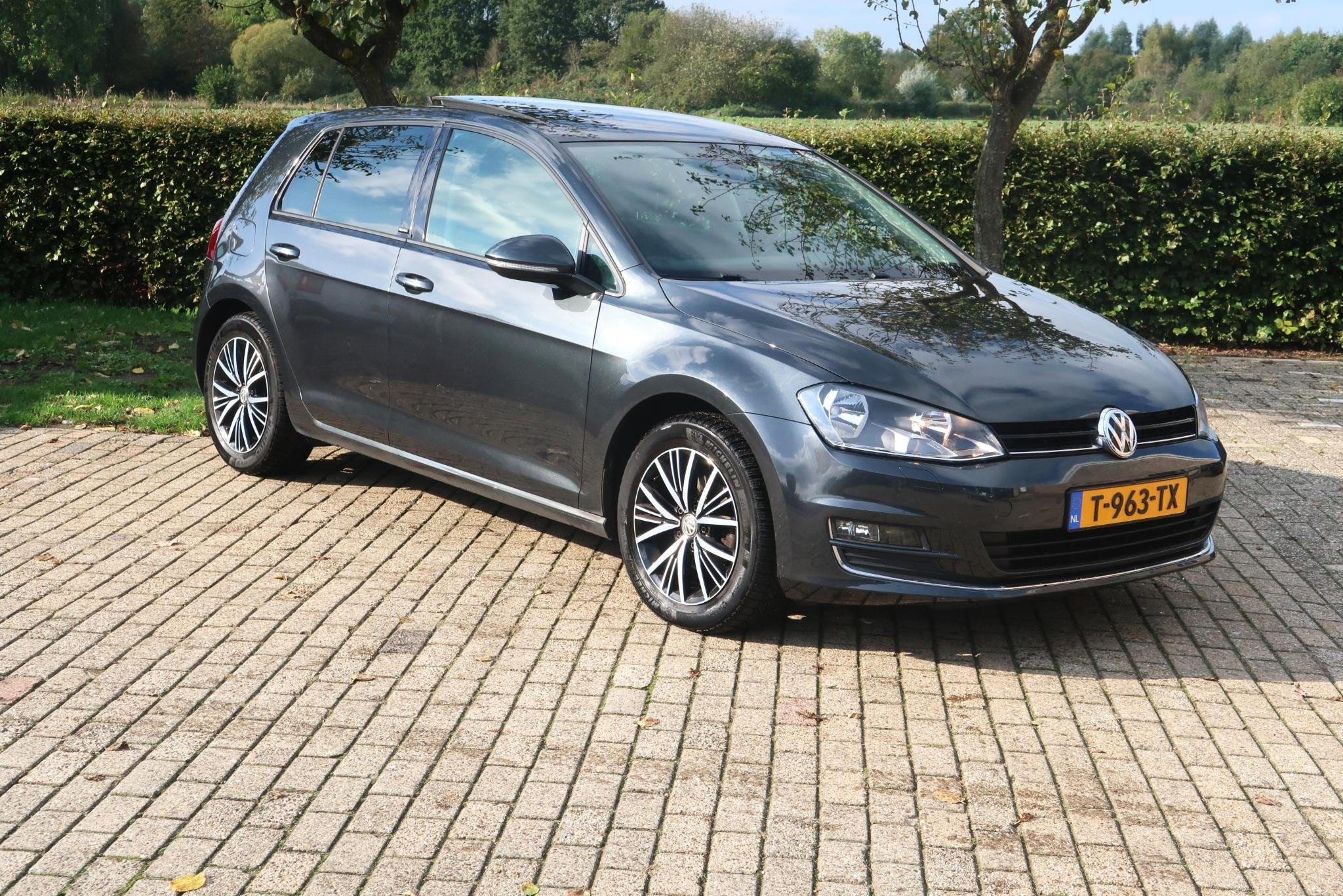 Volkswagen Golf 1.2 TSI Connected Series Camera schuifdak tr, Gebruikt, 4 cilinders, Met garantie (alle), Golf