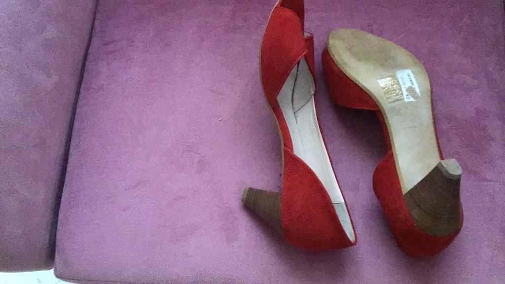 Rode pumps, Ophalen of Verzenden, Zo goed als nieuw, Rood