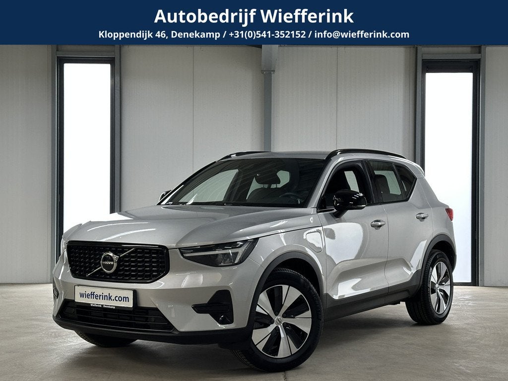 Volvo XC40 1.5 T5 Plug-in hybrid Plus Dark 262 pk | Acc | Me, Auto's, Volvo, 12 maanden, Stof, Zwart, Bedrijf