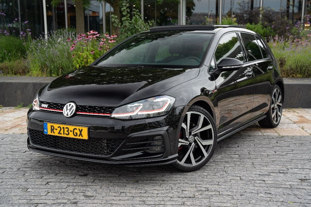Volkswagen Golf 7 2.0 TSI GTI DSG 5 deurs Pano Akra, 4 cilinders, Zwart, Leder, 1600 kg