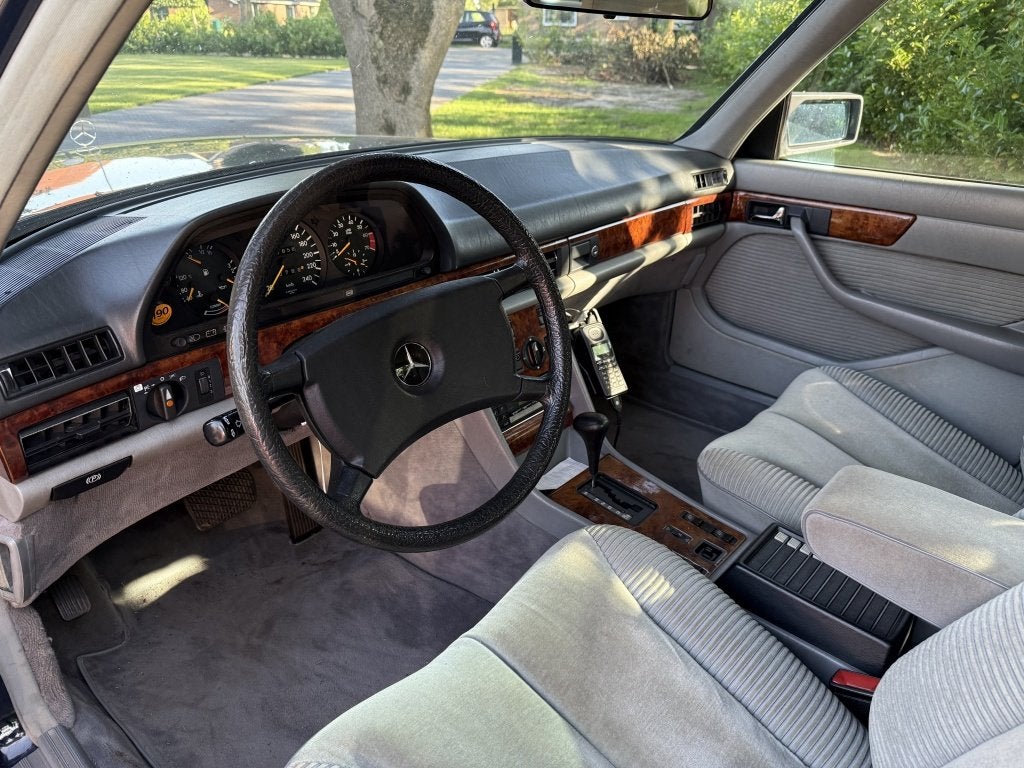 Mercedes-Benz S-Klasse 500 SE VERKEERD IN KEURIG NETTE STAAT, Auto's, Oldtimers, Automaat, 232 pk, Blauw, Mercedes-Benz