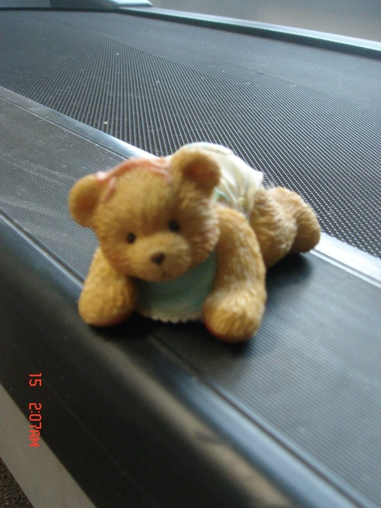 Cherished Teddies Betsy kruipend, Ophalen of Verzenden, Zo goed als nieuw, Beeldje, Cherished Teddies