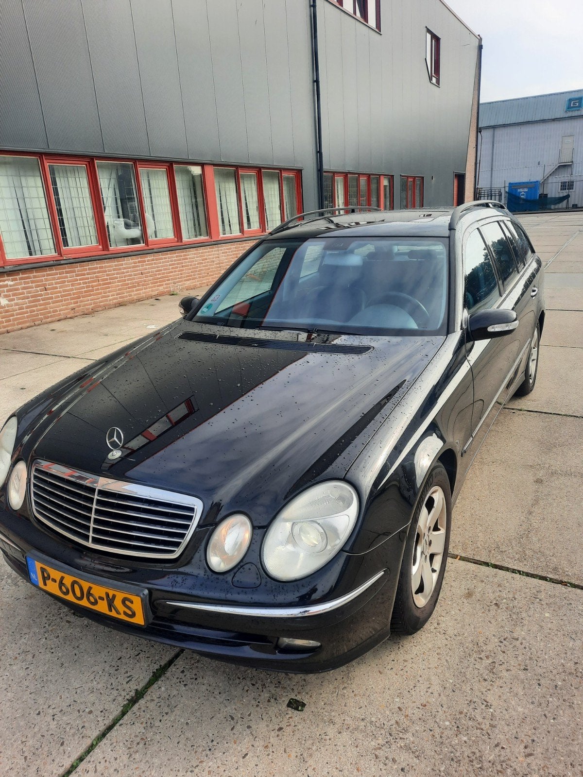 Mercedes-Benz E 240 zwart 2005, Auto's, Automaat, Zwart, 2597 cc, 1645 kg