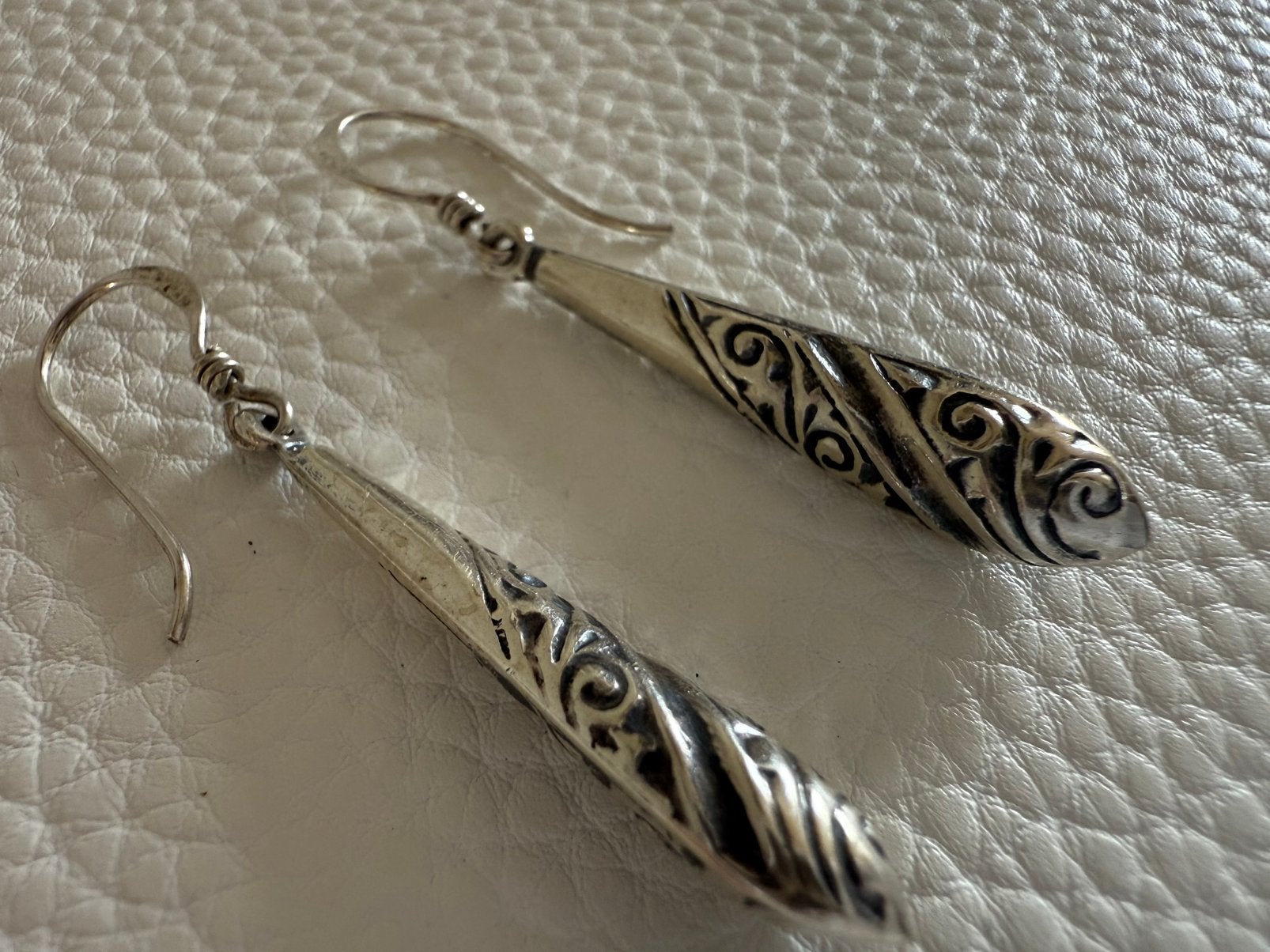 R292/Zilveren Vintage Gegraveerde oorbellen, Sieraden, Tassen en Uiterlijk, Oorbellen, Gebruikt, Verzenden, X, Zilver