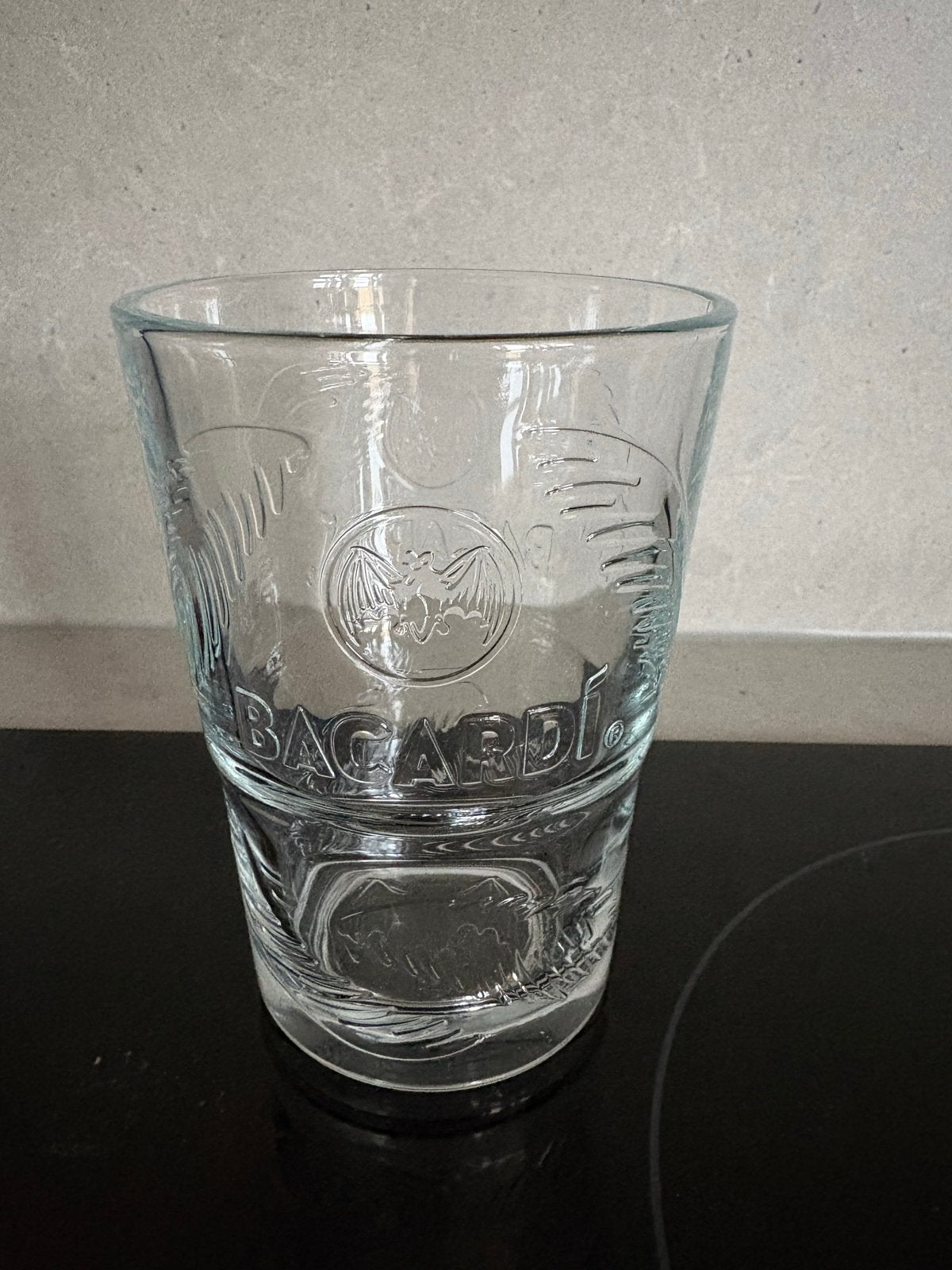 Bacardi glas - stevig en stijlvol, Verzamelen, Ophalen of Verzenden, Gebruikt