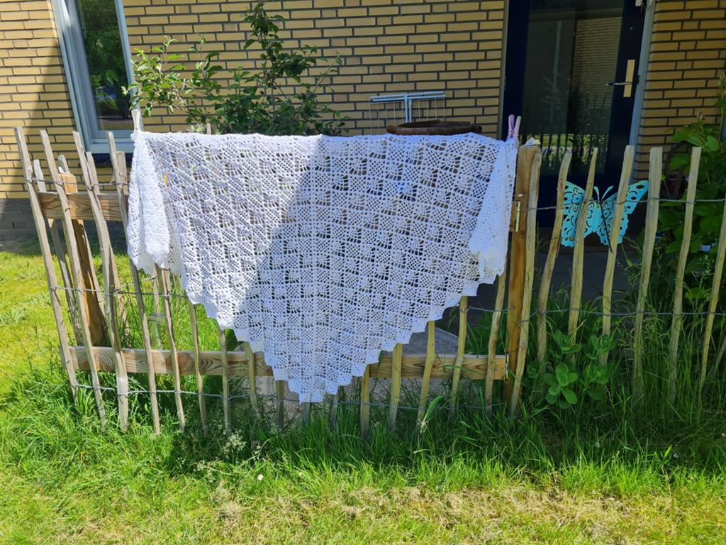 Witte handgehaakte omslagdoek, Ophalen of Verzenden, Nieuw, Wit, Accessoires