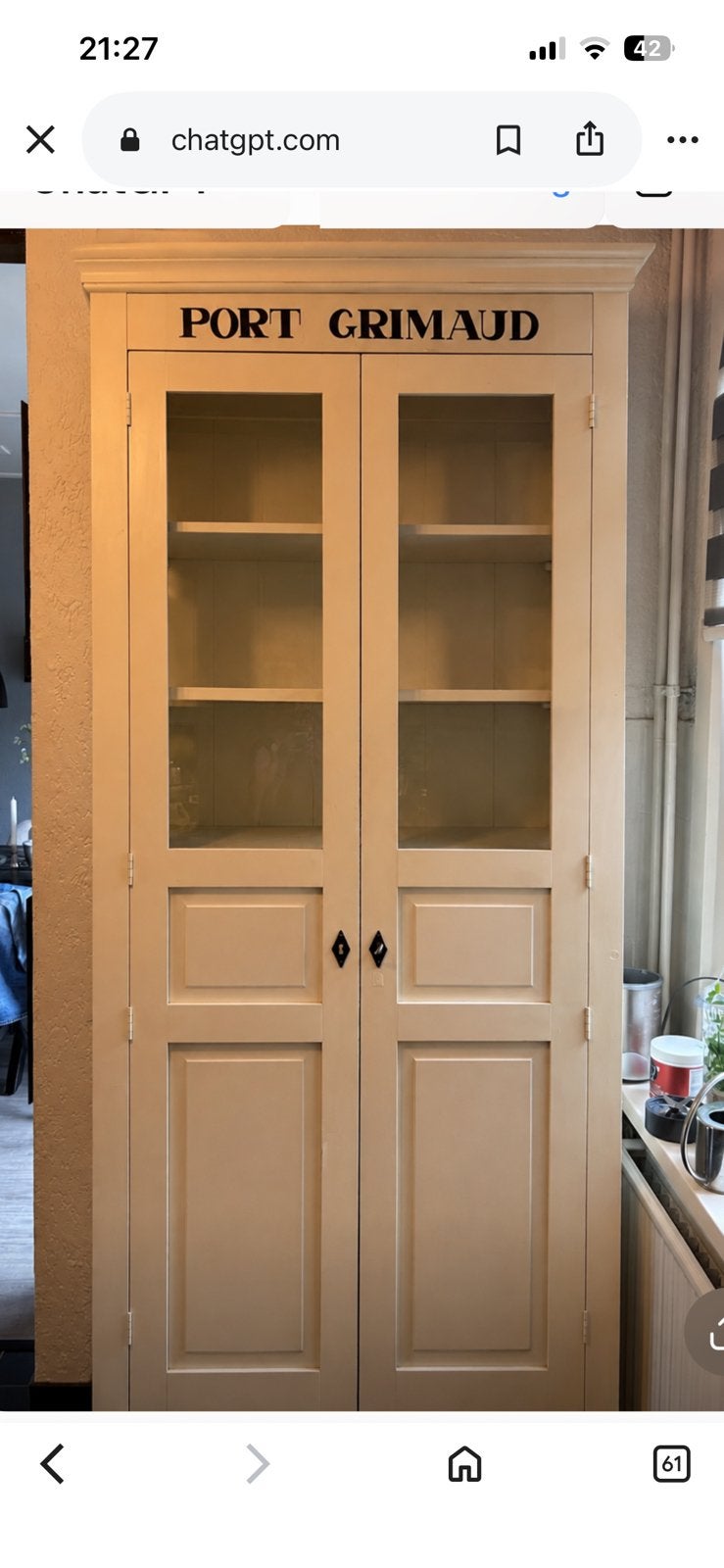 Crème buffetkast met tekst Port Grimaud, 220x94x40 cm, Gebruikt, 200 cm of meer, 25 tot 50 cm, Met deur(en)
