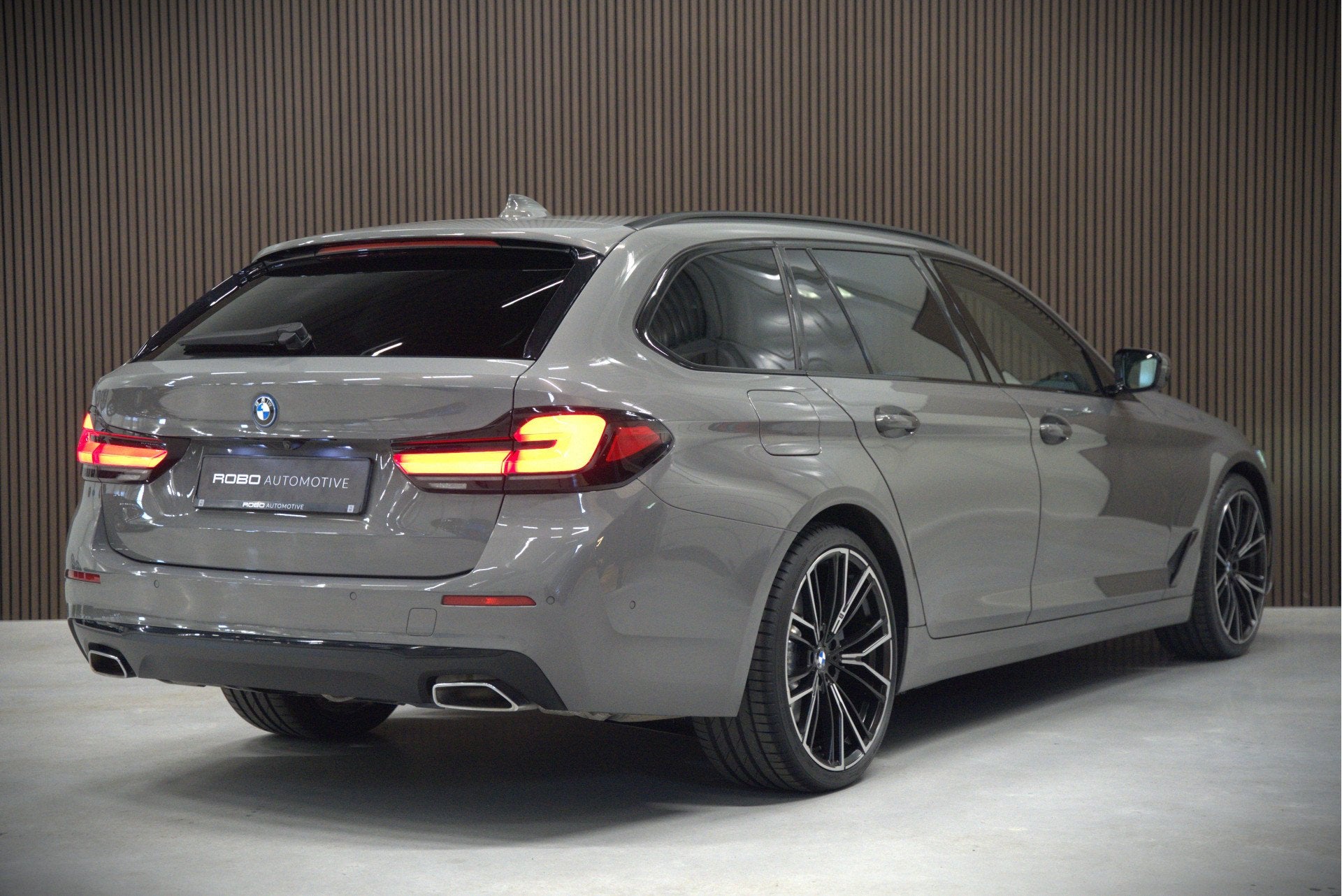 BMW 5 Serie Touring 530e Business Edition Plus | Harman Kard, Auto's, Gebruikt, 4 cilinders, Vierwielaandrijving, Hybride Elektrisch/Benzine