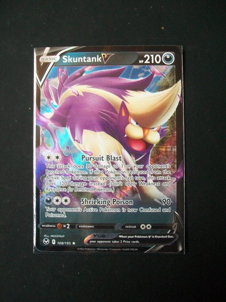 2089: Nieuwe Pokemon Kaart SKUNTANK V hp 210 (108/195), Verzenden, Nieuw, Losse kaart, Foil