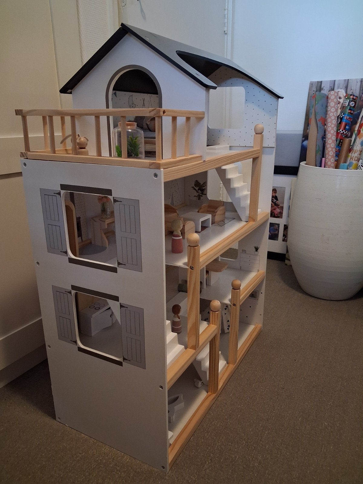 Petite Amelie Poppenhuis met Meubels en Poppetjes, Ophalen, Zo goed als nieuw, Poppenhuis