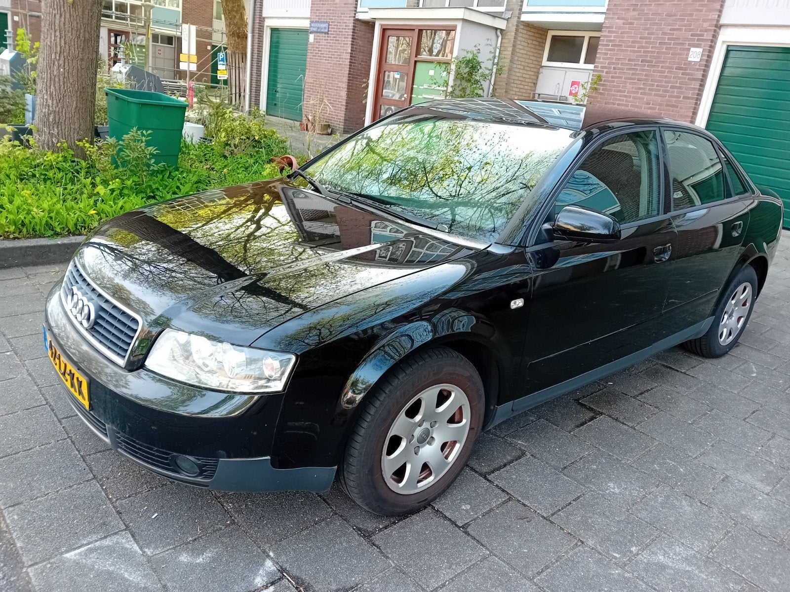 Audi A4 2.0 96KW 2003 Zwart, Auto's, Audi, 4 cilinders, 1984 cc, A4, Zwart