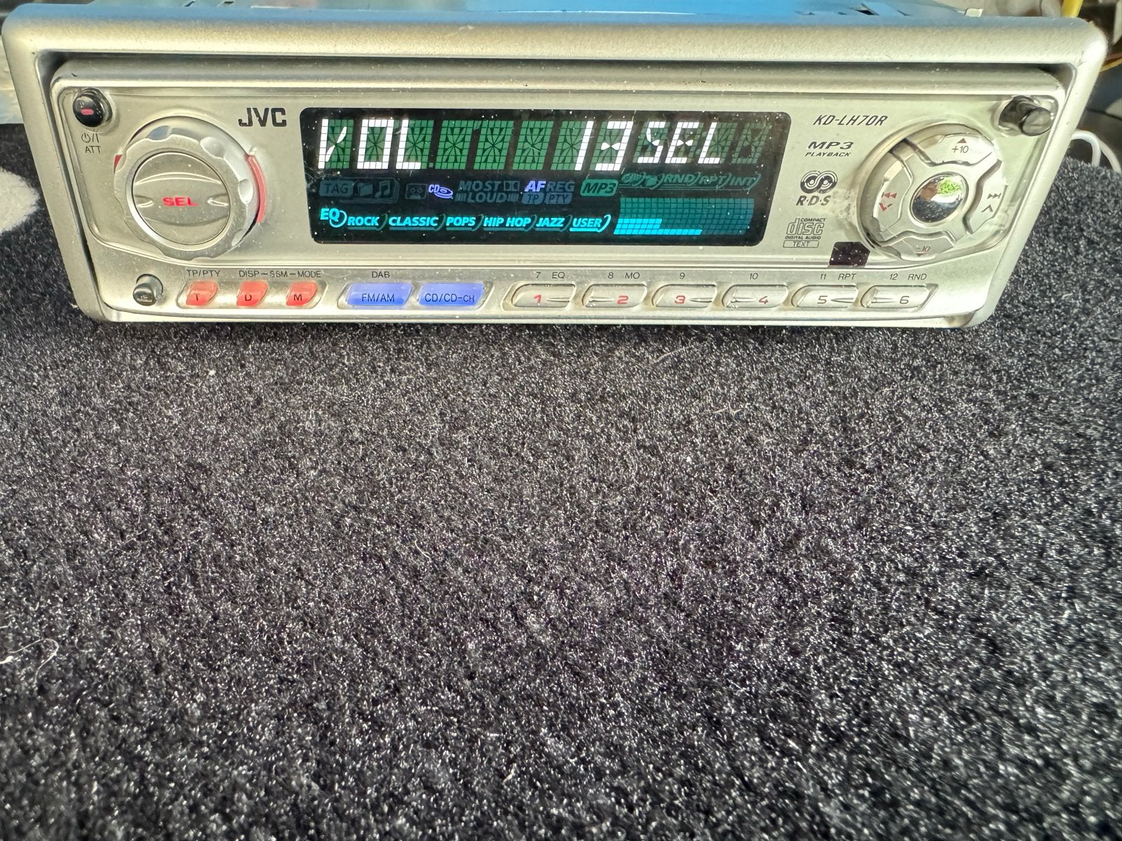 JVC KD-LH70R MP3 autoradio met subwoofer uitgang, Auto diversen, Autoradio's, Ophalen of Verzenden, Gebruikt