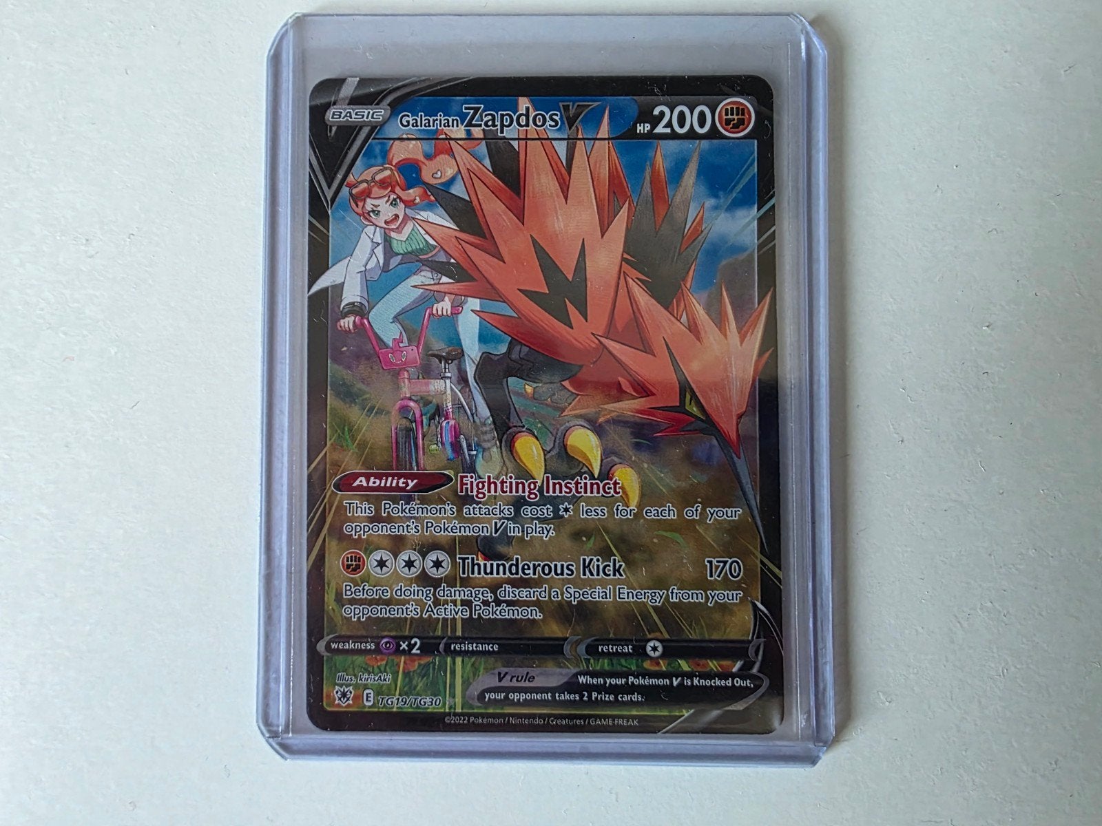 Galarian Zapdos V (Full Art), Hobby en Vrije tijd, Verzamelkaartspellen | Pokémon, Ophalen of Verzenden, Zo goed als nieuw, Losse kaart