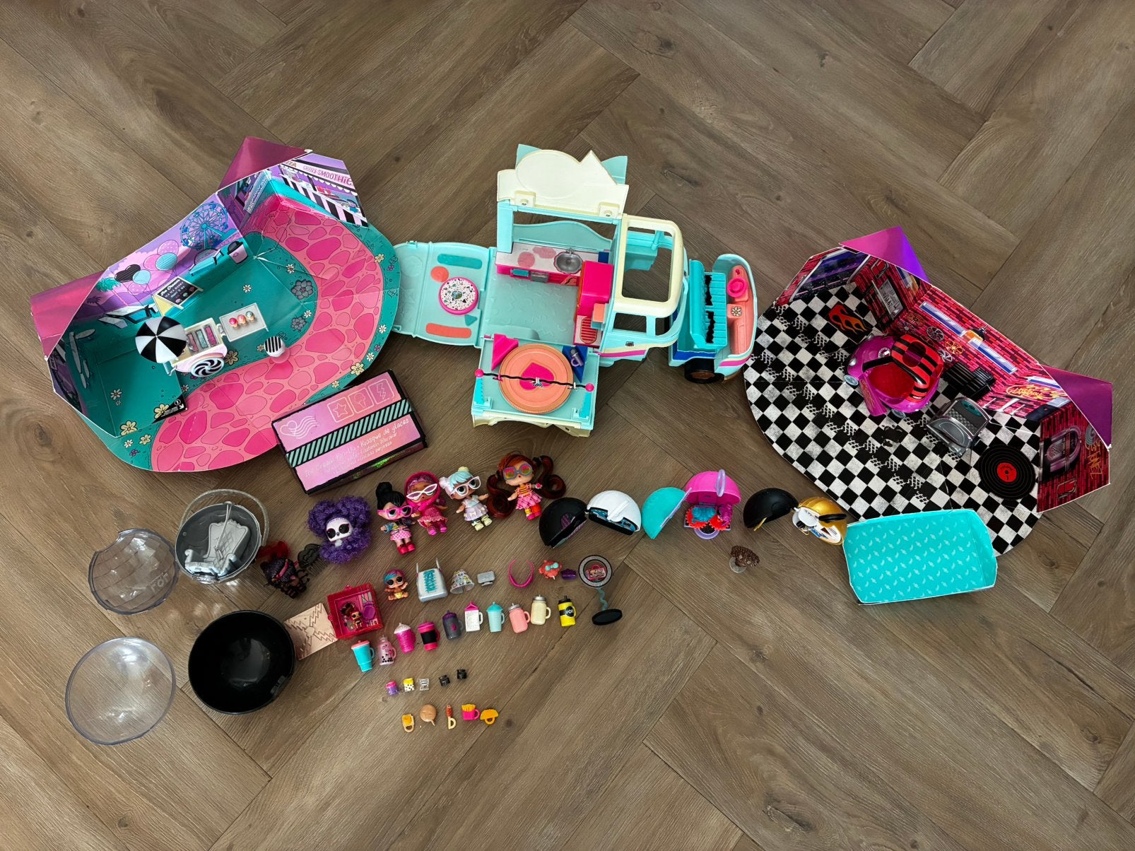 LOL surprise camper bus met veel poppetjes en accessoires, Ophalen, Zo goed als nieuw, Meisje